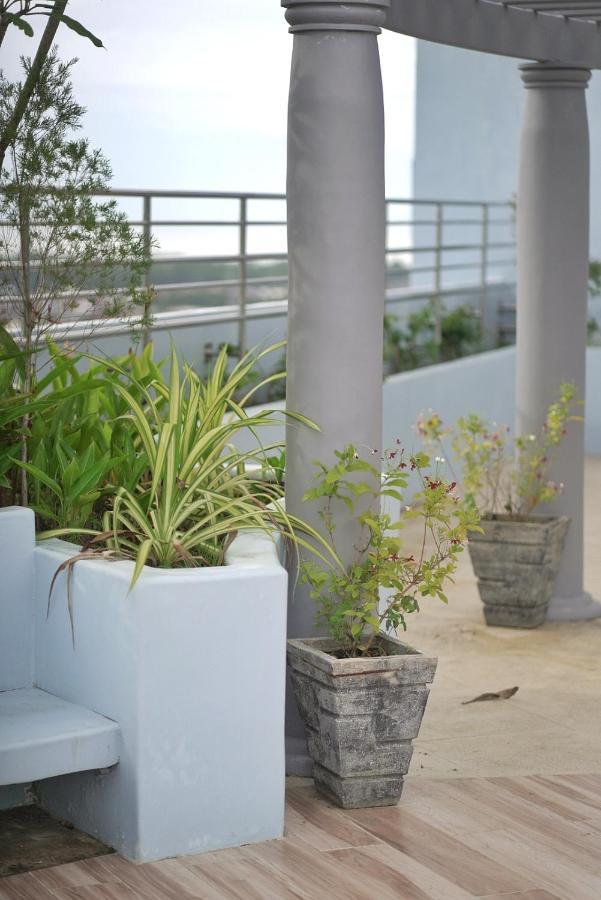 Quince Studio W/ Balcony Orochi Staycation Ph At Loop Tower Cdo Кагаян-де-Оро Экстерьер фото